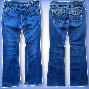 Ett par jätte fina bootcut miss me jeans till ett jätte bra pris!  Hör av dig ifall du har frågor eller vill se defekter!😊