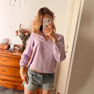 Superfin tröja från Vero Moda  - Jättefin har en lite prick men jag tror att det går bort i tvätten 