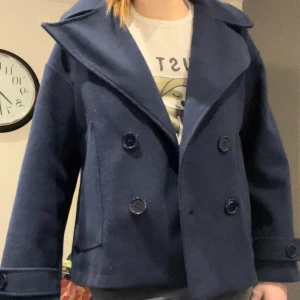 Design by si kappa - Säljer denna jätte gulliga kappa då den inte används längre. Inga defekter, som ny. Hör av dig vid intresse. 