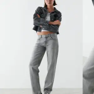 Säljer nu dessa jeans ifrån Gina tricot i modellen low straight. Använda ett fåtal gånger. Pris kan diskuteras!
