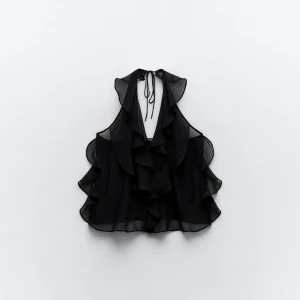 så snygg blus  - Helt ny populär topp från zara. Köpte för 329kr och den är aldrig använd och prislappen är kvar på.💕