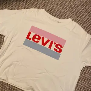 Levis t-shirt i xs. Änvänd men i bra skick 