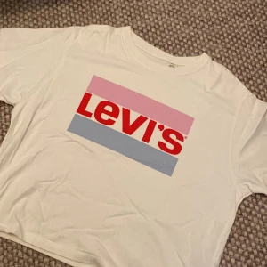 Levis tröja  - Levis t-shirt i xs. Änvänd men i bra skick 
