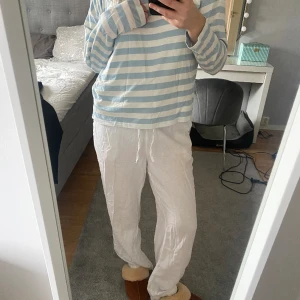 Randig tröja  - Randig tröja från monki, as mjukt & gosigt material, använd kanske 3 gånger, i storlek S