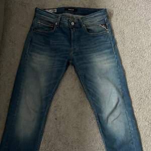 Replay jeans | Skick: 10/10, Endast testade | Storlek: 30/30 | Nypris: 1799 | Pris: 399 | Fraktar via postnord eller instabox 🚚📦 | Hör av dig vid minsta fråga eller fundering |