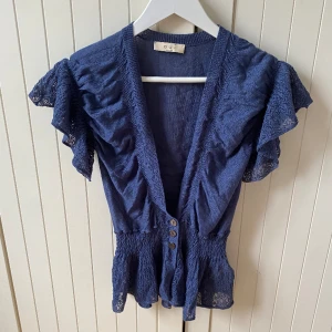 mörkblå kofta - Supersöt blå kofta🩵🩵storlek xs/s