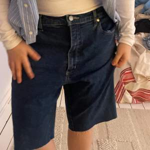 Jorts köpta secondhand! Lågmidjade 