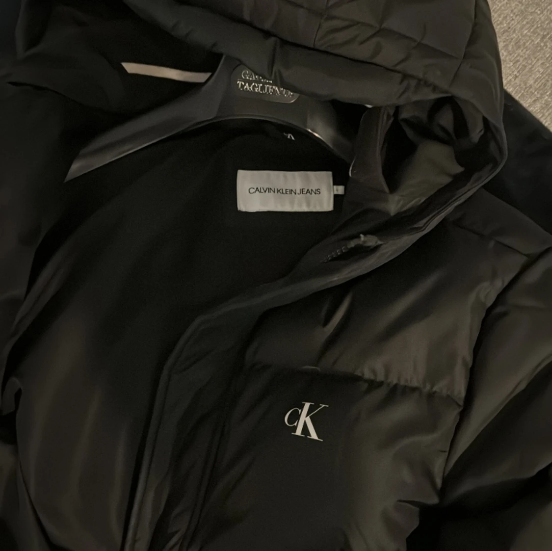 Calvin Klein dunjacka - 90