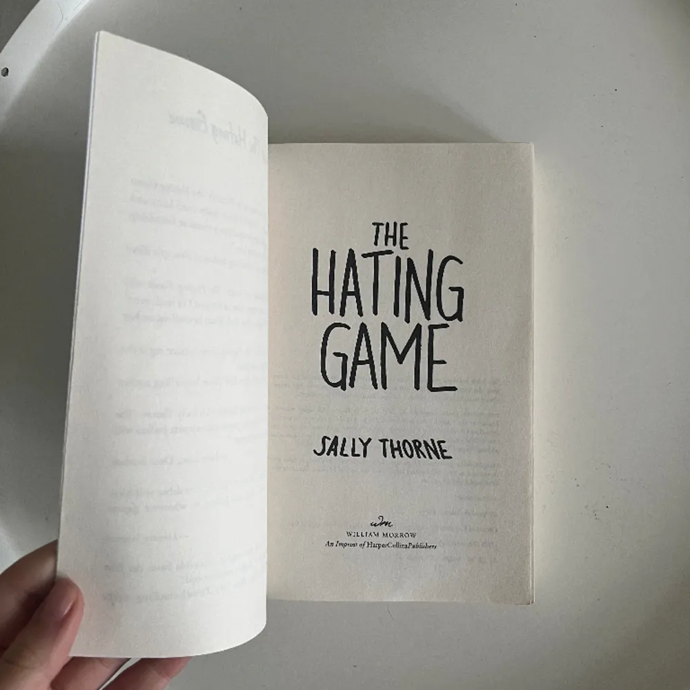 Bok av Sally Thorne  På engelska.. Övrigt.