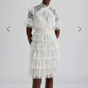By Malina - Säljer min By Malina klänning. Modellen heter ”Liona dress”. Använd 1 gång så den är i nyskick. Nypris 2800kr.🩷