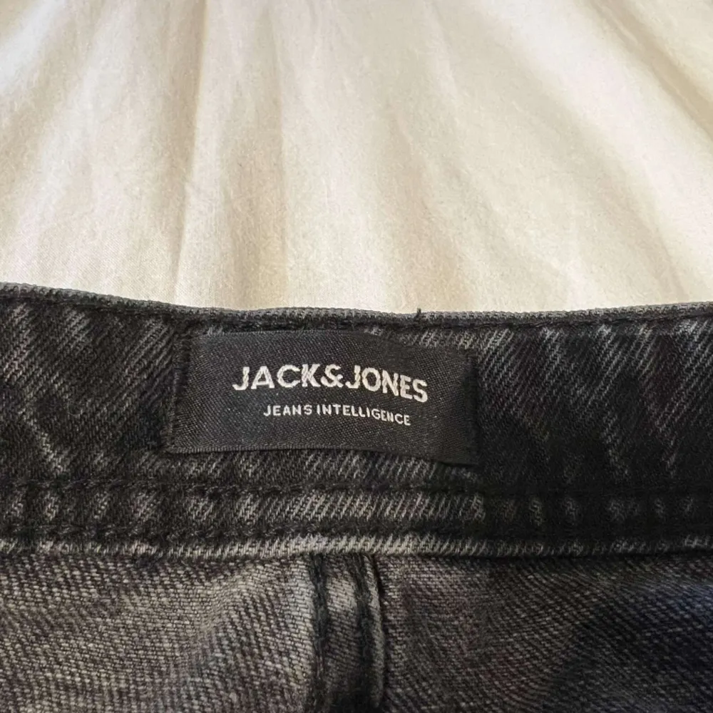 Jack and Jones Jeans. Passform Comfort / Mike. Storlek 33 32. Köparen står för frakten. Priset kan diskuteras vid snabb affär.. Jeans & Byxor.