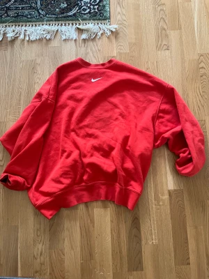 Oversized Nike sweatshirt  - Oversized Nike sweatshirt, XS fits like a large