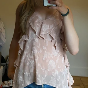 Rosa blus - Super fin blus/topp från zara! Säljer pga att den tyvärr inte kommer till användning💞💞