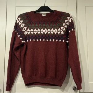 En finstickad jultröja  - En finstickad jultröja!   -Storlek= M -Skick= Nyskick   