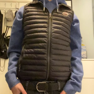 Colmar väst  - Riktigt fet Colmar väst🔥 Bara andvänd några gånger🔥 10/10 skick🔥Priset är inte hugget i sten🔥