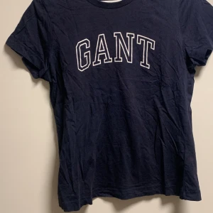 T-shirt  - T-shirt från Gant  Storlek M  Fint skick  Pris diskuterbart 