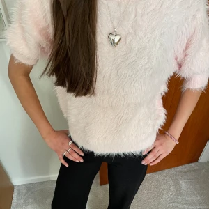 Rosa Carin Wester tröja - Helt oanvänd tröja i jättebra skick! Märket är Carin Wester och original priset var 499kr💘