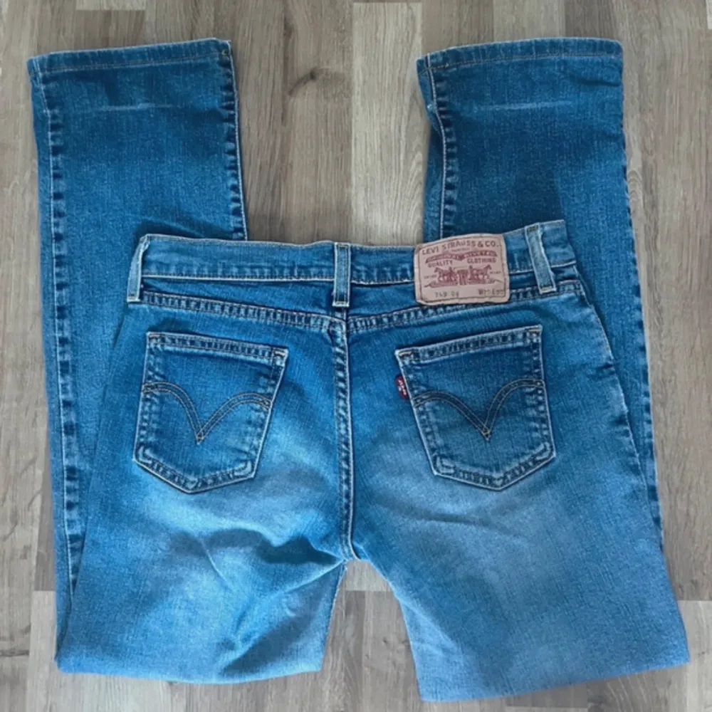 Säljer pga dem inte kommer till användning, inga märken på användning💕. Jeans & Byxor.