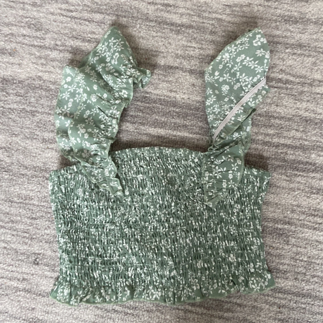 Grön blommig tröja 