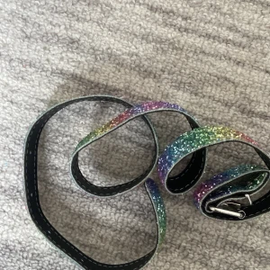 Regnbågskärp  - Mått 90 den kan va lite trög och stänga den men den är jätte fin med blåa jeans 