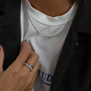 Halsband från Muli collection  - ”silver thin rope chain” halsband från Muli collection i silver. Aldrig använt, köpt för 350