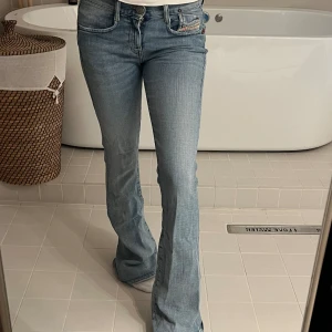 Diesel jeans  - Mina älskade låga diesel jeans är tyvärr för små så säljer dem! Köpta för 3 år sen på Zalando 💕