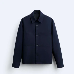 Zara overshirt - Zara overshirt i storlek L. Perfekt skick då den bara används en gång. Skriv för egna bilder.