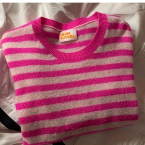 From future  - Rosa from future tröja 