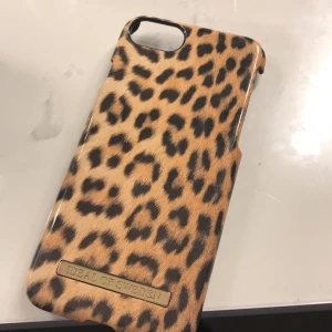 Jättefint mobilskal! - Säljer mitt ideal of sweden skal! Ej använd! Som ny. Säljer billigt pga att den ej kommer till användning. Skriv till mig vid seriöst intresse!💖