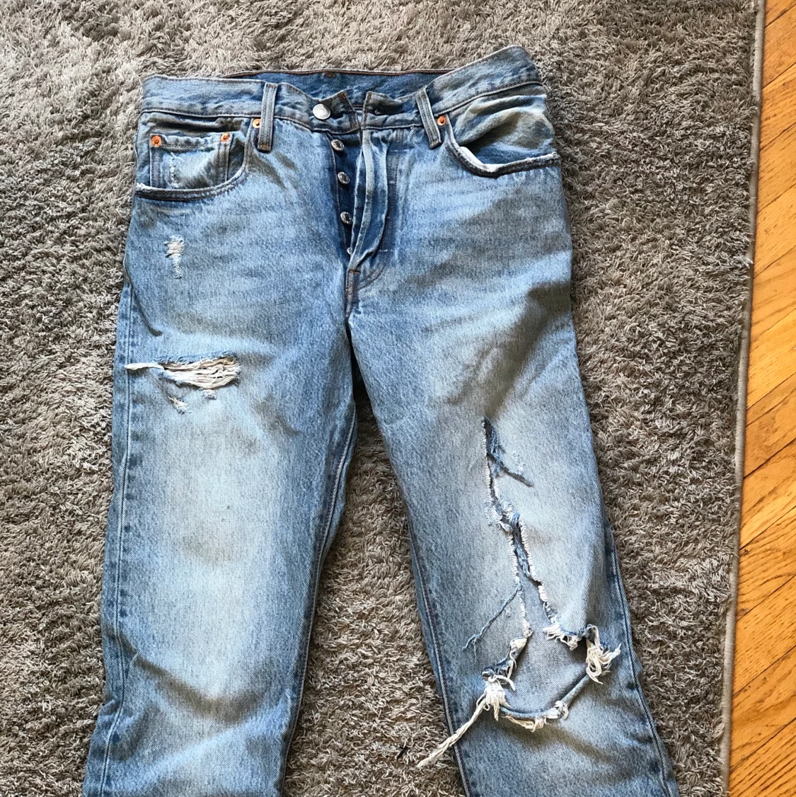 Levi’s 501 med slitningar - 90