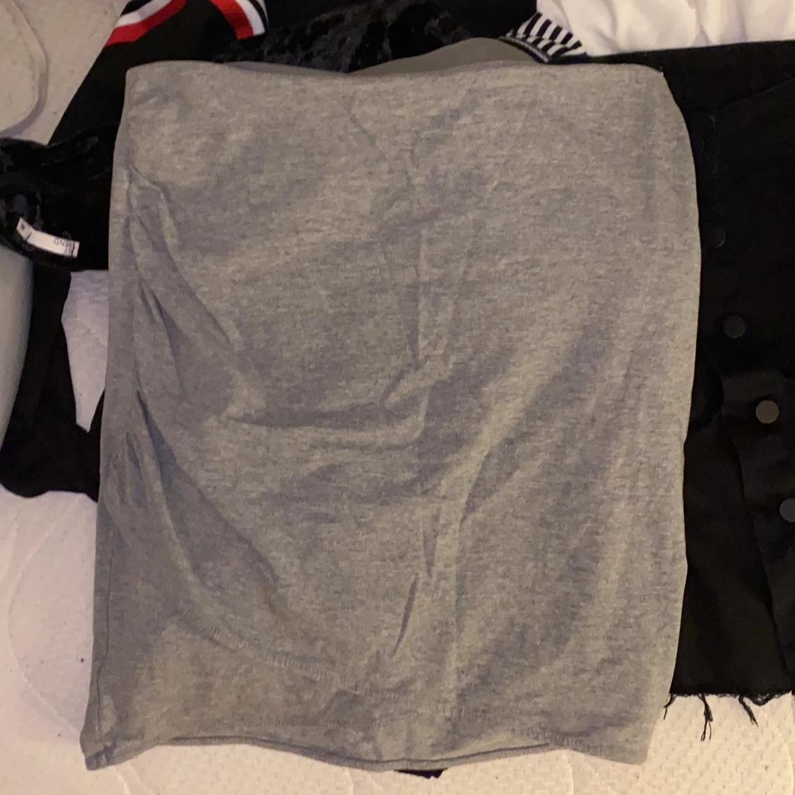 Kort grå kjol! - 90