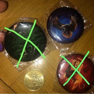 Harry Potter  - Oanvända Harry Potter pins köpta i gamla stan för flera år sedan. 10 kr styck. Frakt tillkommer på 12 kr.  