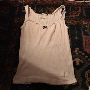 OddMolly linne - Supersött linne från oddmolly! Står inga storlekar men passar mig som är S💕💕 80kr + 20 frakt, eller möts vi i Malmö!