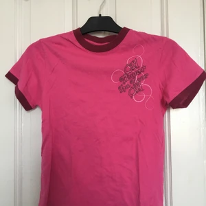 Söt rosa t-shirt  - CN Tower La Tour CN t-shirt 