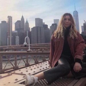 Jacka  - Säljer min Manchesterjacka köpt på Zara för några år sen. Den är oversize för mig då den är strl M 