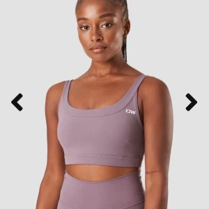 Sport-BH från ICIW storlek M - Sport-BH ifrån ICIW. Storlek M. Använd 2-3 gånger. Mycket fint skick. Säljer endast då det är fel färg för mig. Hoppas någon annan kan få användning för den. Ord pris 349:-