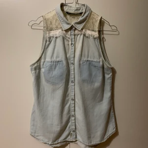 Zara Topp i storlek s - Tops i storlek s, fin skick, finns hämta i Stockholm, kan även skicka via post