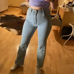Jeans - Jeans från Pull&Bear, använd några gånger men fortfarande fräscha😊 köparen står för frakten 😍