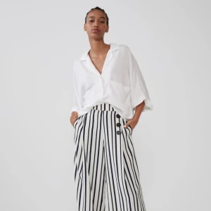 Zara byxor  - Helt nya byxor med prislapp på. Storlek xs men passar också S 😌😌😌 