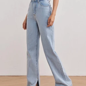 Byxor med slits - Säljer dessa byxor med slits från shein. Använda ca 1-2 ggr. Säljer pga rensning. Ord pris 239kr. Köparen står för frakten. Storlek XS