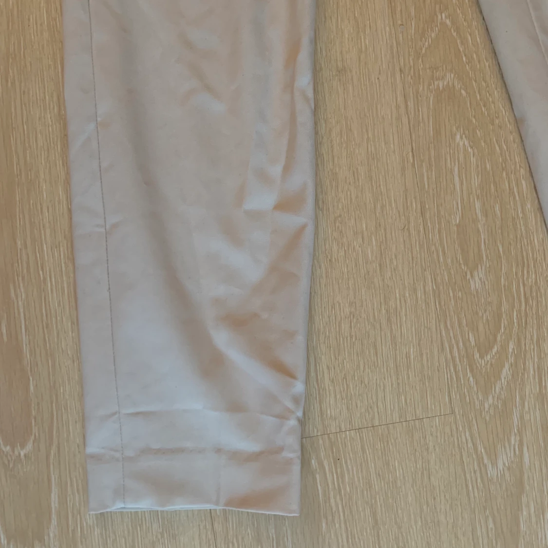 Ljusbeigea kostymbyxor  - 91