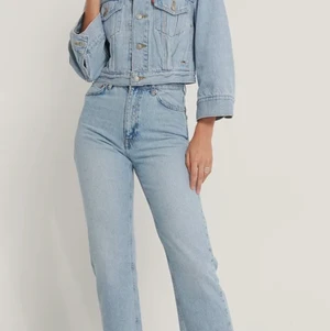 NAKD jeans raka - Ett par ljusblåa högmidjade jeans från na-kd💓