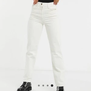 Jeans från collusion storlek W34L28 - Jeans från Asos som är helt nya, endast testade. Säljer pga att dom ej passar och inte han skicka tillbaka. Pris kan diskuteras och kan skicka bättre bilder om de skulle viljas. Kan mötas upp i Karlstad men även frakta men då står köparen för det.