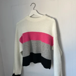 Tröja nelly - Snygg stickad tröja från Nelly size S, oanvänt skick’ frakt ingår 