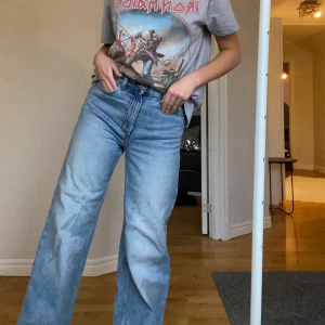 Monki jeans  - Snygga monki jeans i strl 27. Frakten ingår i priset