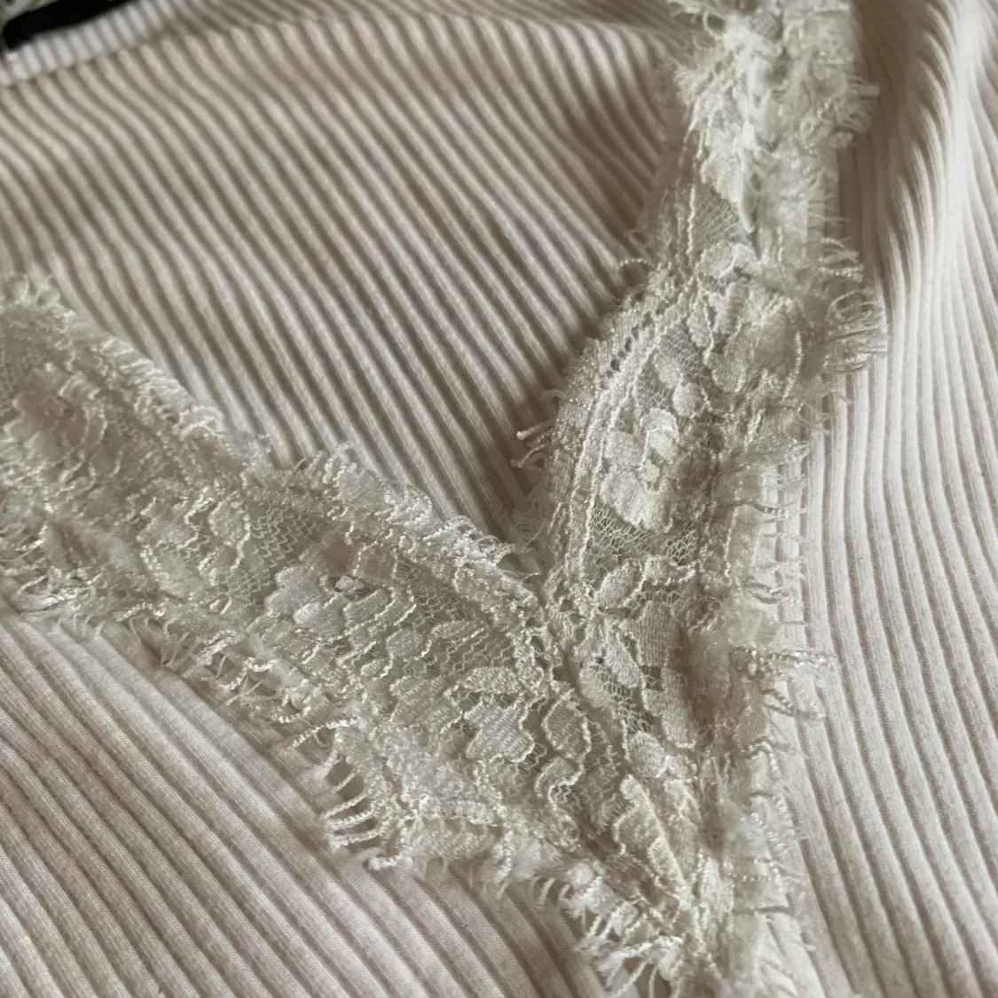 V-ringade tröja i storlek S - 91