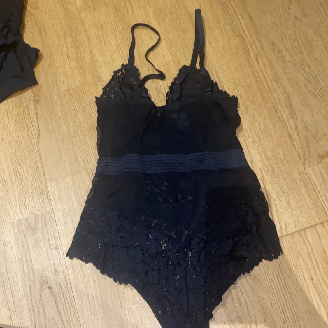 Svart spetsbody - 91