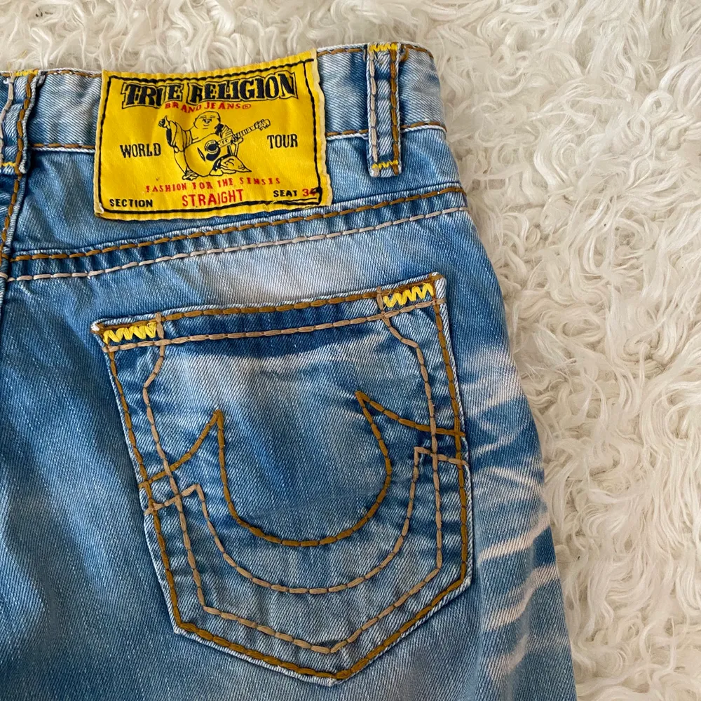 true religion jeans👌midjemått: 82cm & innerben: 85cm💕passar killar o tjejer. Jeans & Byxor.