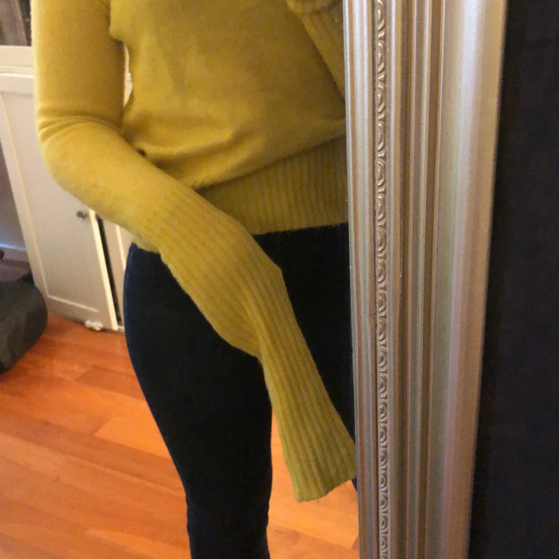 Gul stickad tröja  - 90