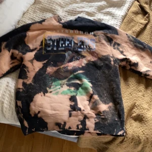 Retro sweatshirt - Köpt på Beyond retro för några år sen den är helt felfri så inga hål eller liknande 